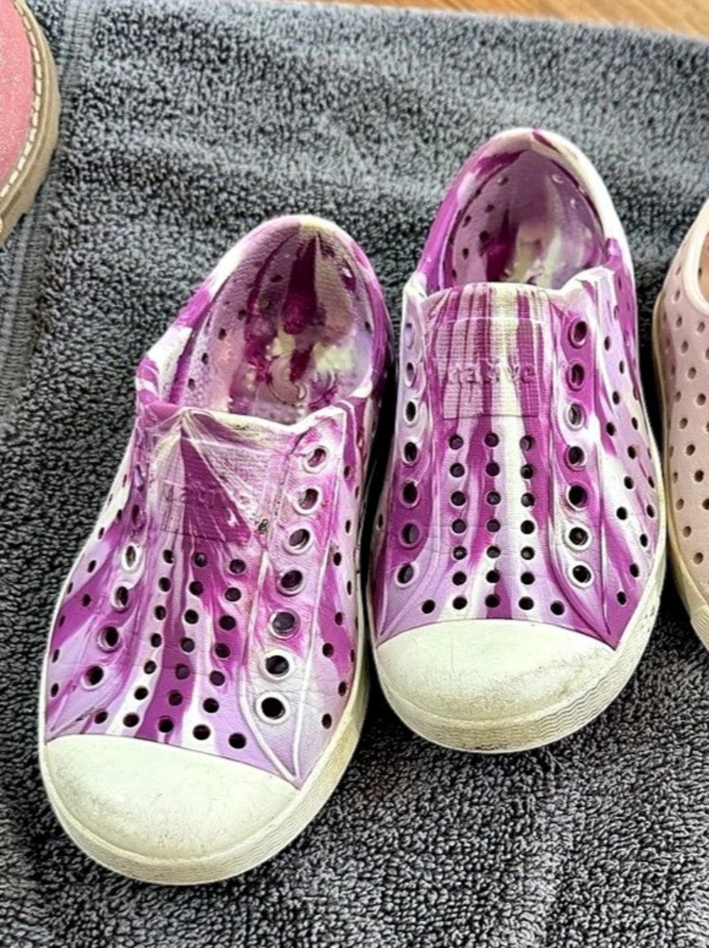 Native toddler purple tie dye shoes size 8